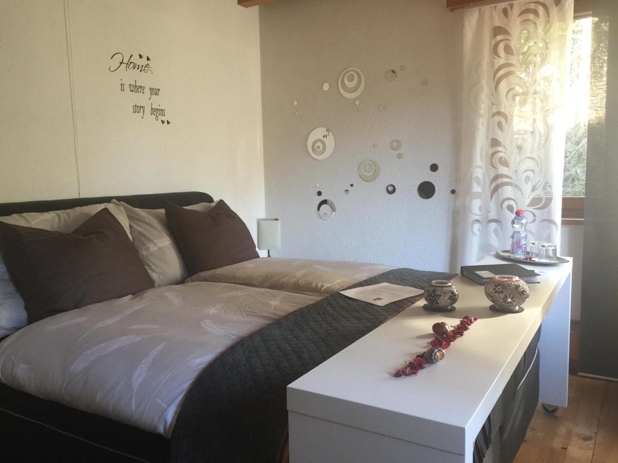 Münchenwiler Bed & Breakfast Region Murtensee מראה חיצוני תמונה