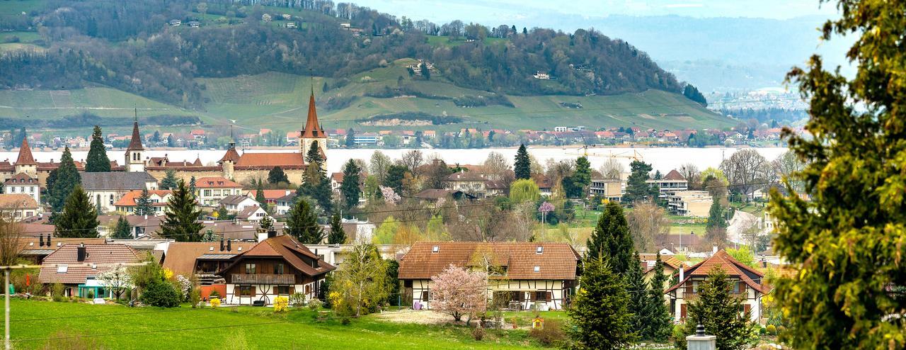 Münchenwiler Bed & Breakfast Region Murtensee מראה חיצוני תמונה