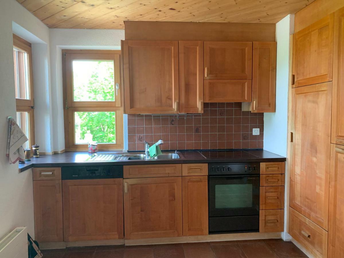 Münchenwiler Bed & Breakfast Region Murtensee מראה חיצוני תמונה